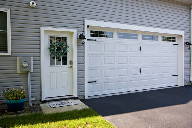24/7 Emergency Garage Door Panel Replacement experts in Mamou, LA